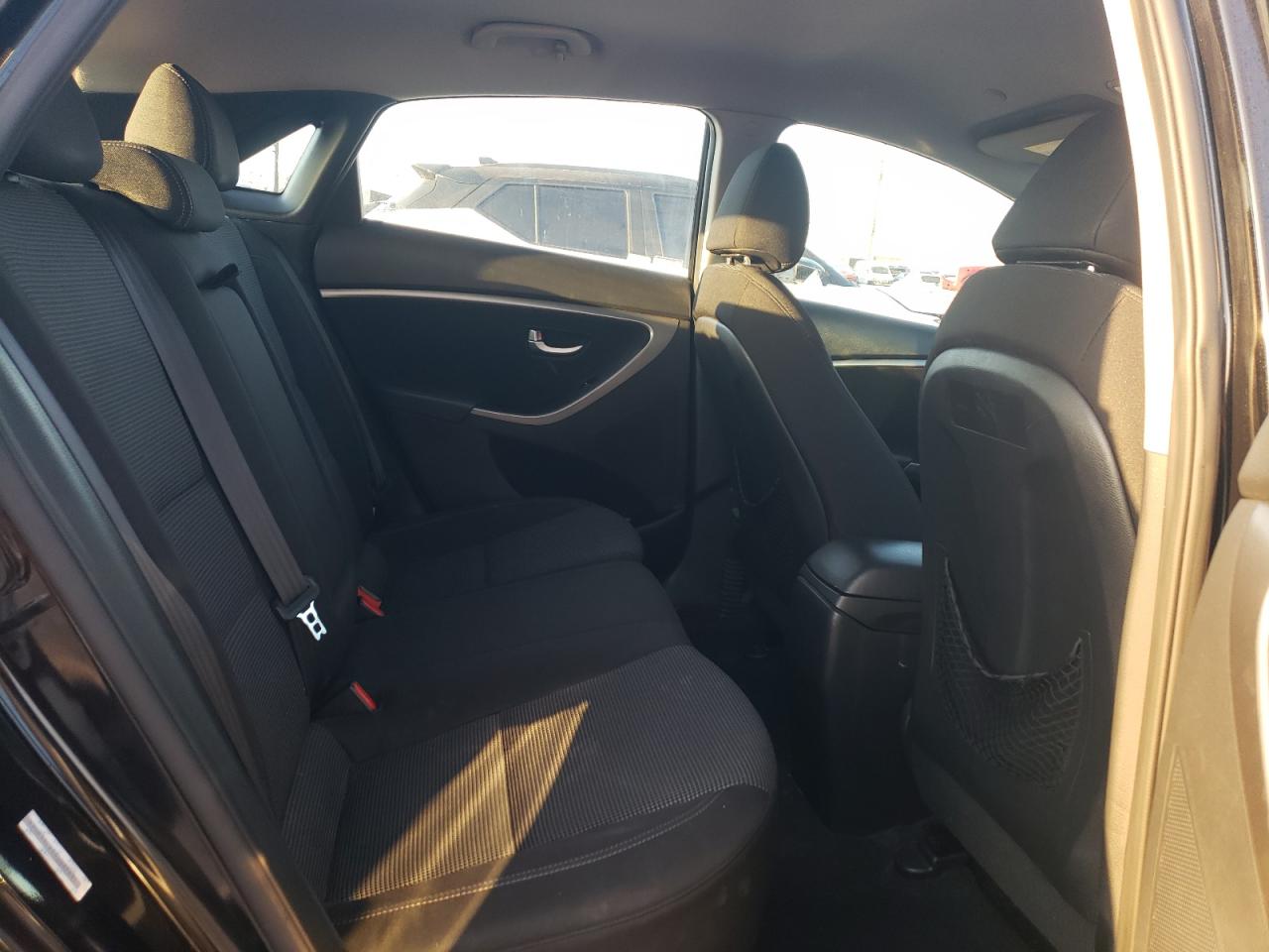 2013 Hyundai Elantra - Image 11