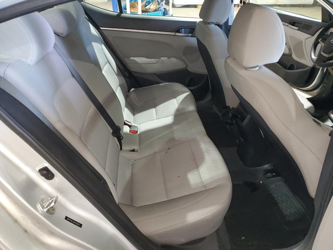 2017 Hyundai Elantra - Image 10