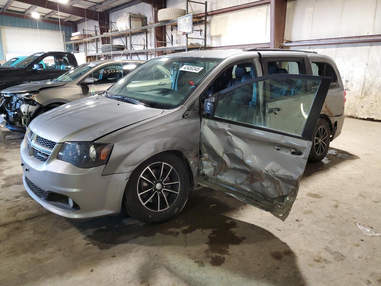 2018 Dodge Caravan - Image 1