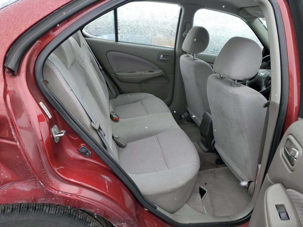 2005 Nissan Sentra - Image 10