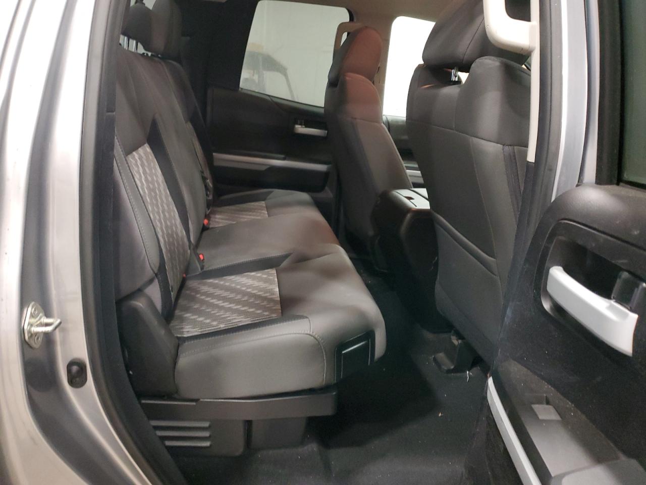 2020 Toyota Tundra - Image 10