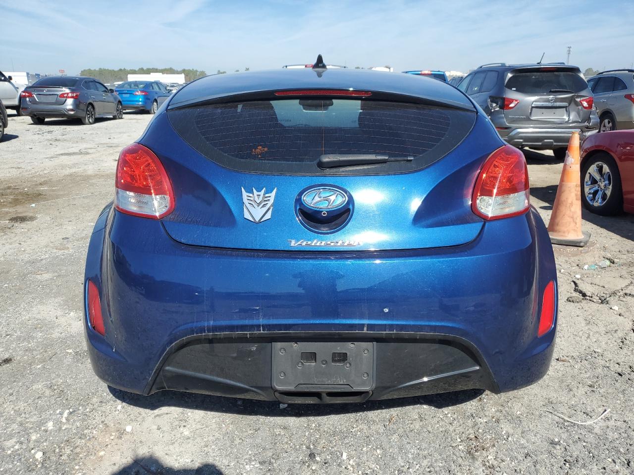 2017 Hyundai Veloster - Image 6