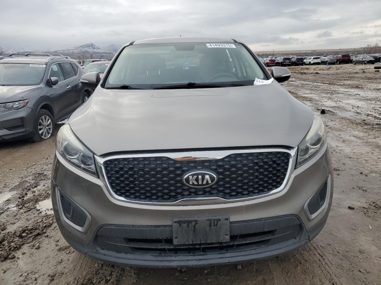 VIN 5XYPG4A3XGG037801 2016 KIA SORENTO no.5