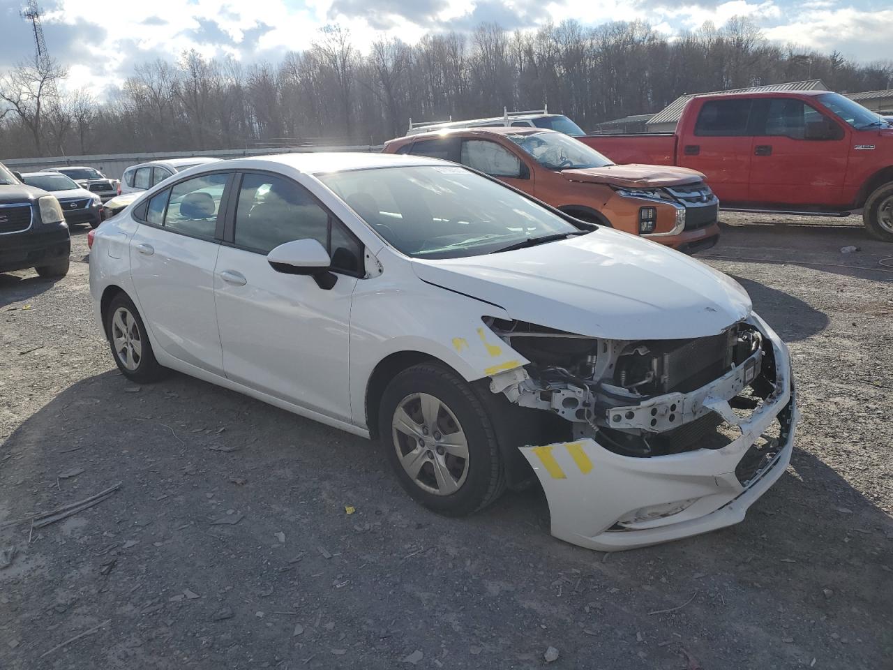 VIN 1G1BC5SM2J7225941 2018 CHEVROLET CRUZE no.4