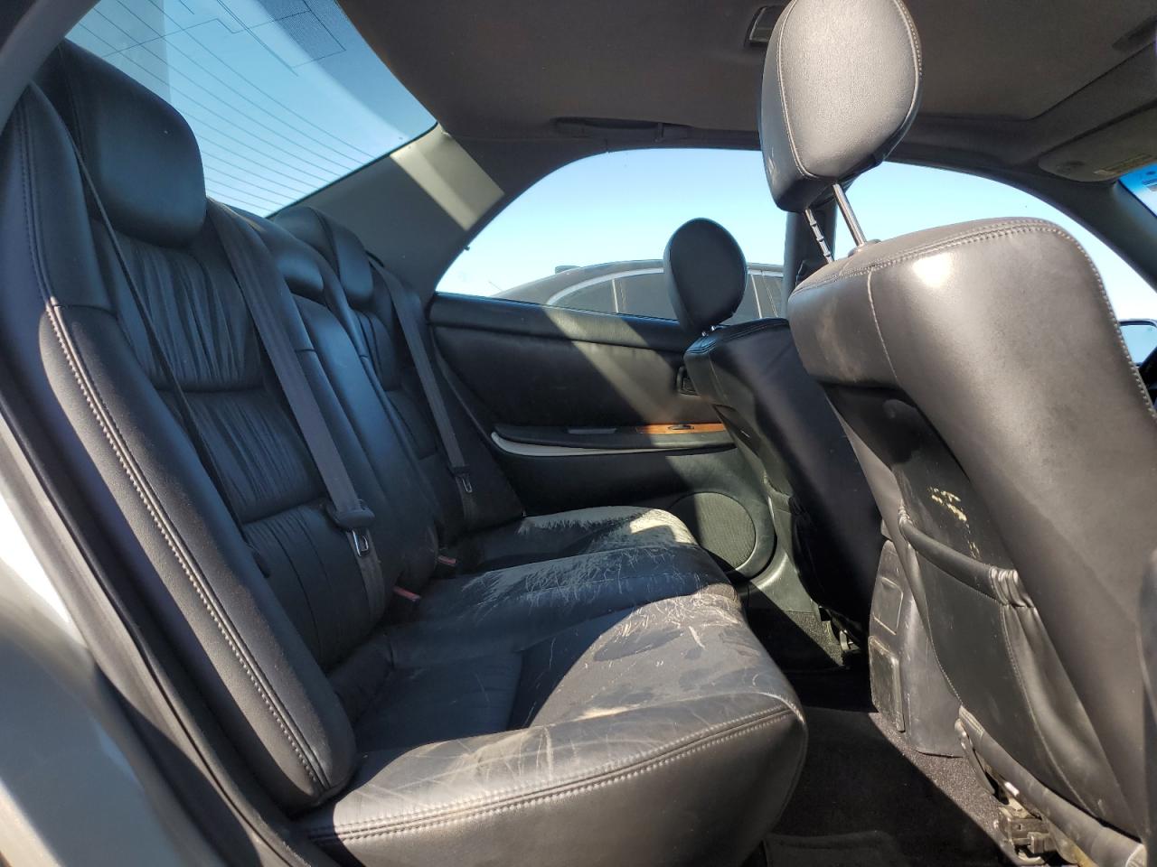 2000 Lexus ES - Image 10