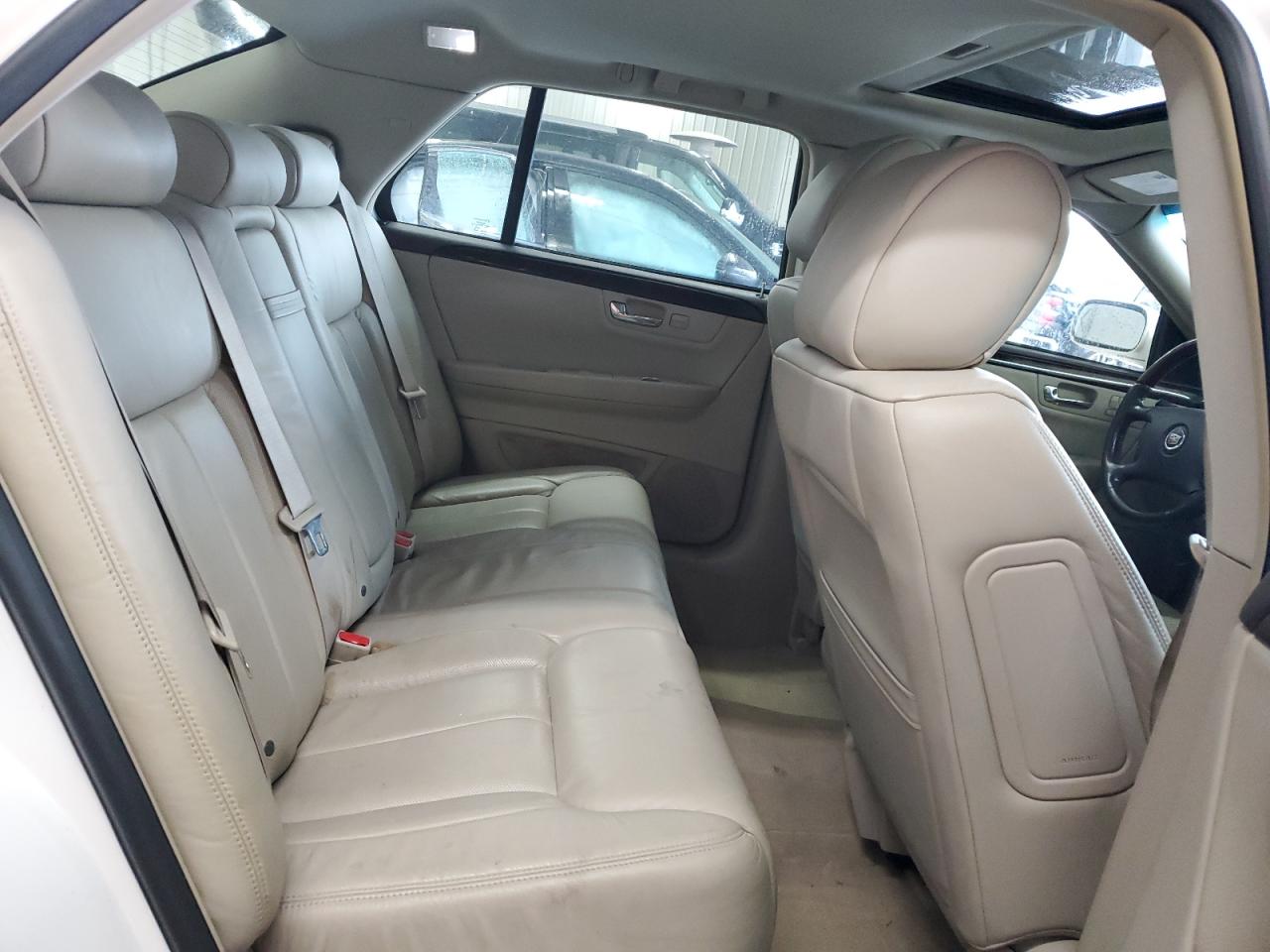 2011 Cadillac DTS - Image 10