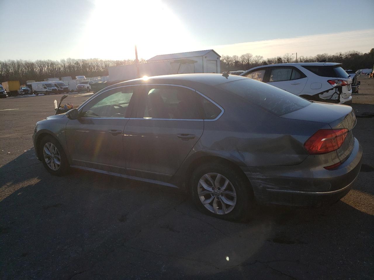 2016 Volkswagen Passat - Image 2