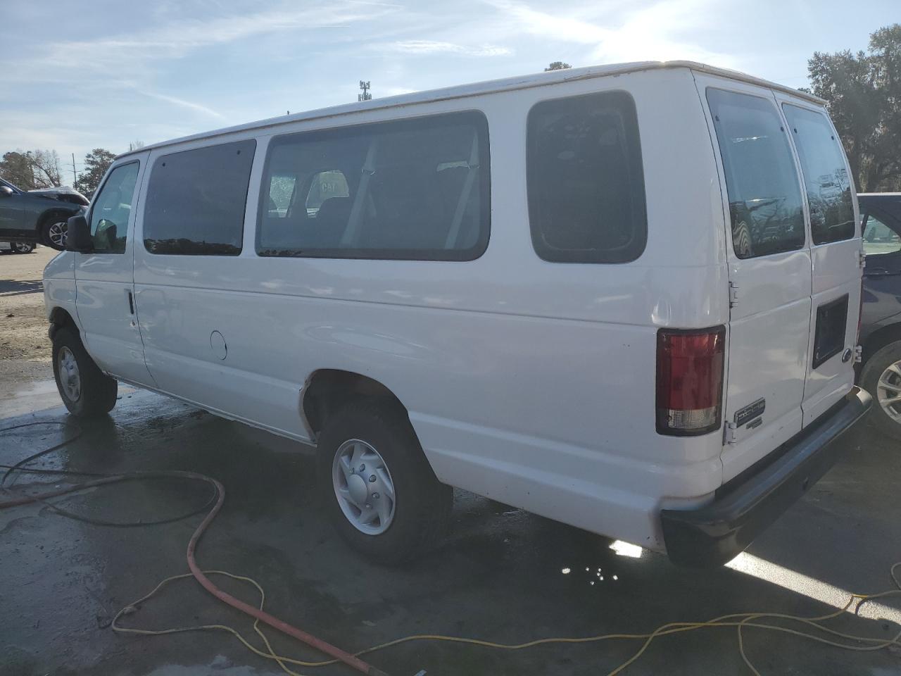 2006 Ford Econoline - Image 2