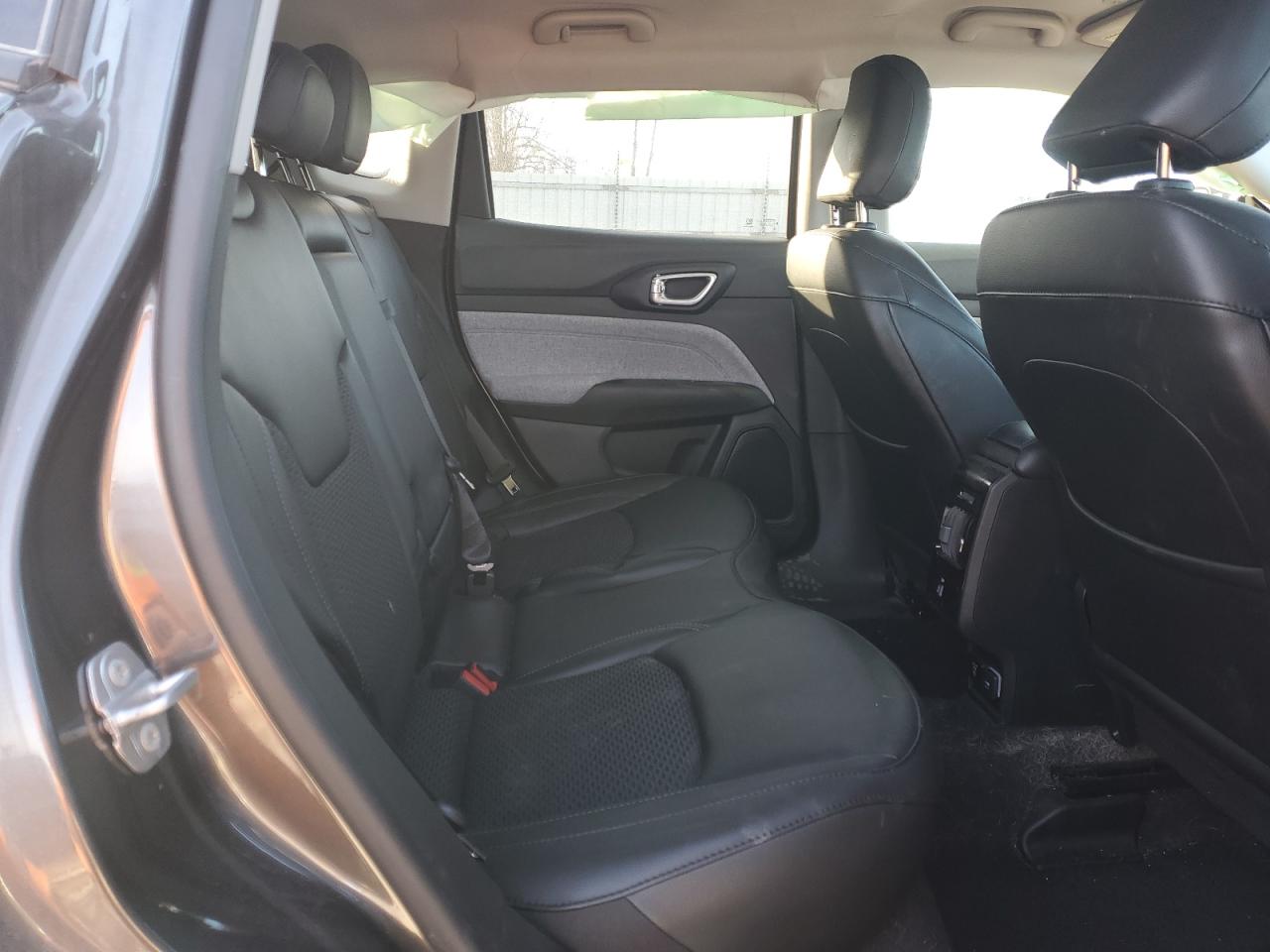 2022 Jeep Compass - Image 11