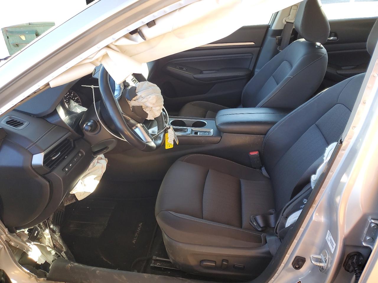 2019 Nissan Altima - Image 7