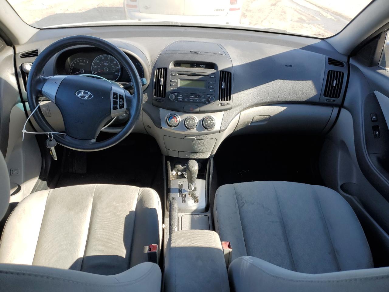 2010 Hyundai Elantra - Image 8