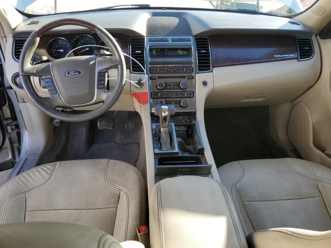 2010 Ford Taurus - Image 8