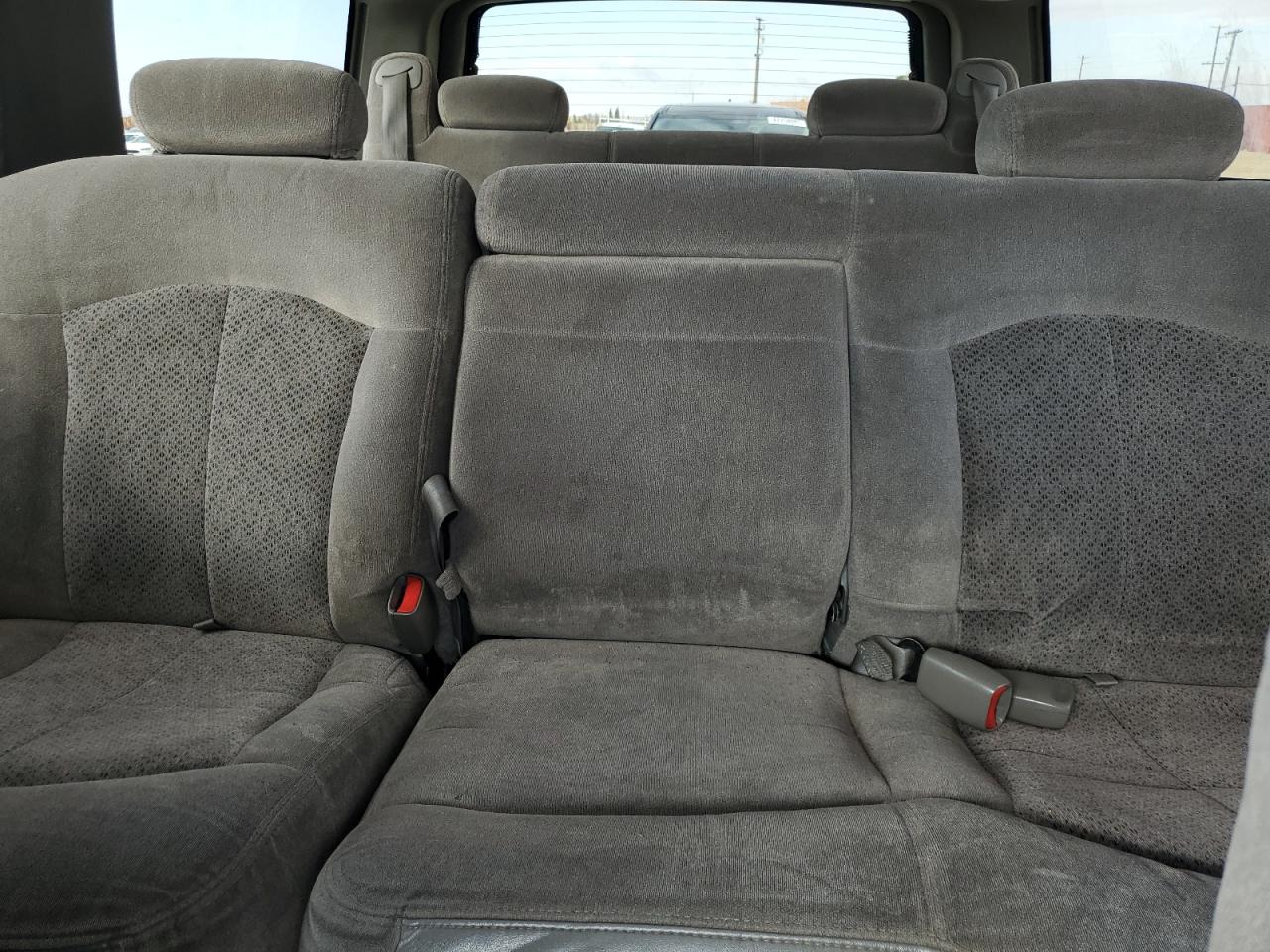 2001 Chevrolet Suburban - Image 10