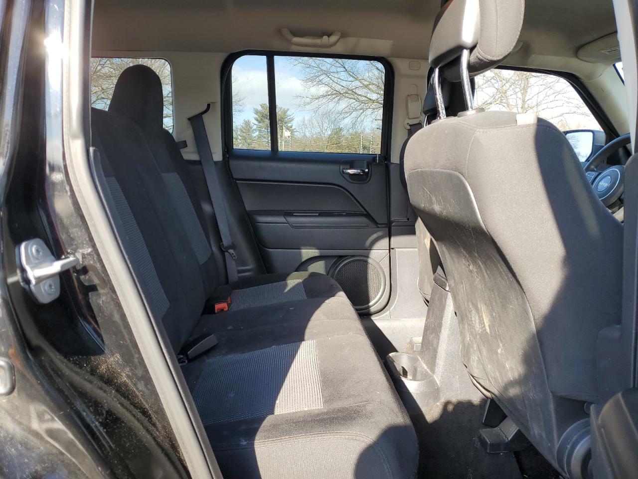 2015 Jeep Liberty (Patriot) - Image 11