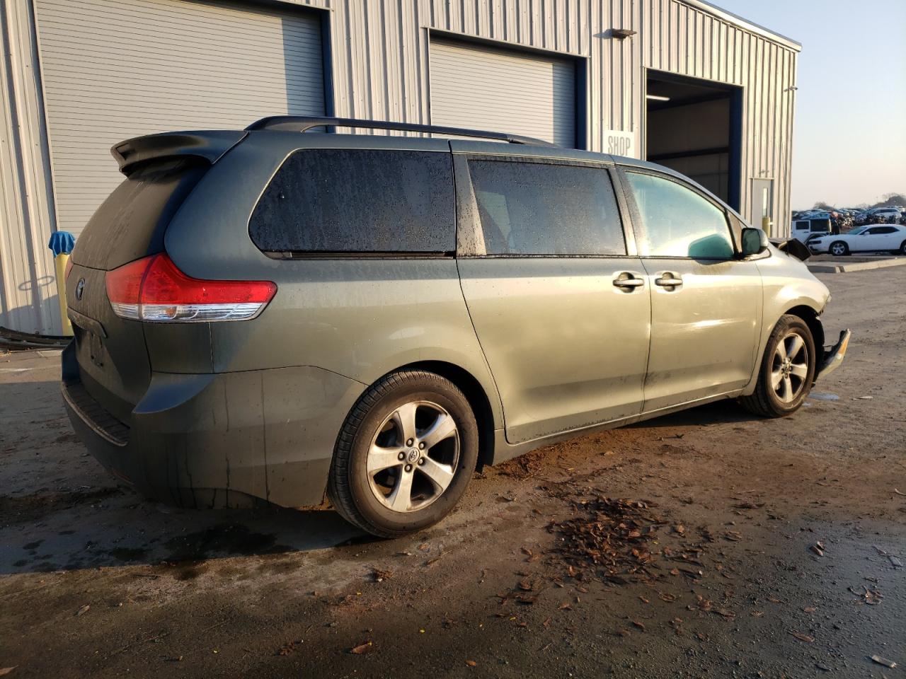 2011 Toyota Sienna - Image 3