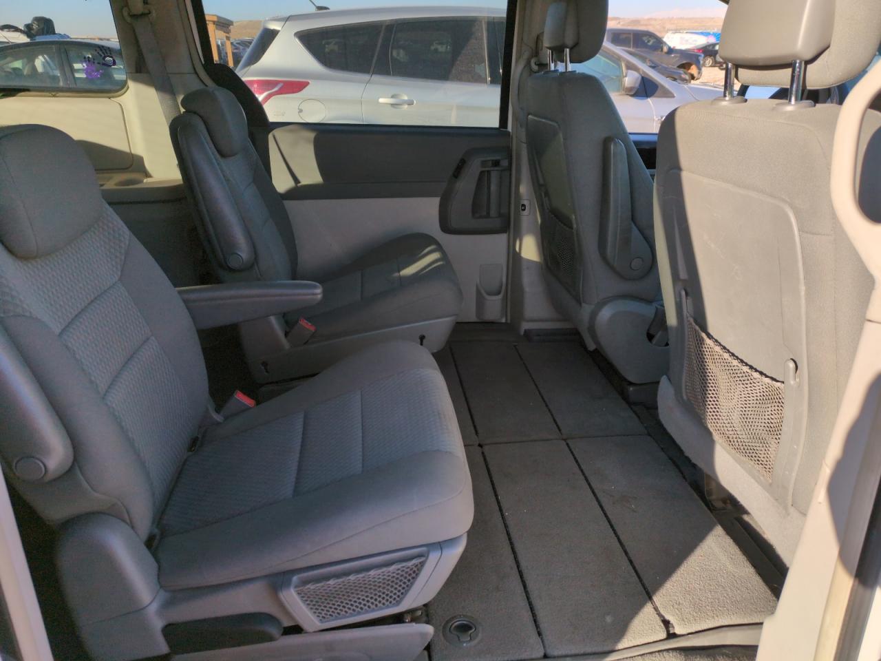 2010 Dodge Caravan - Image 10