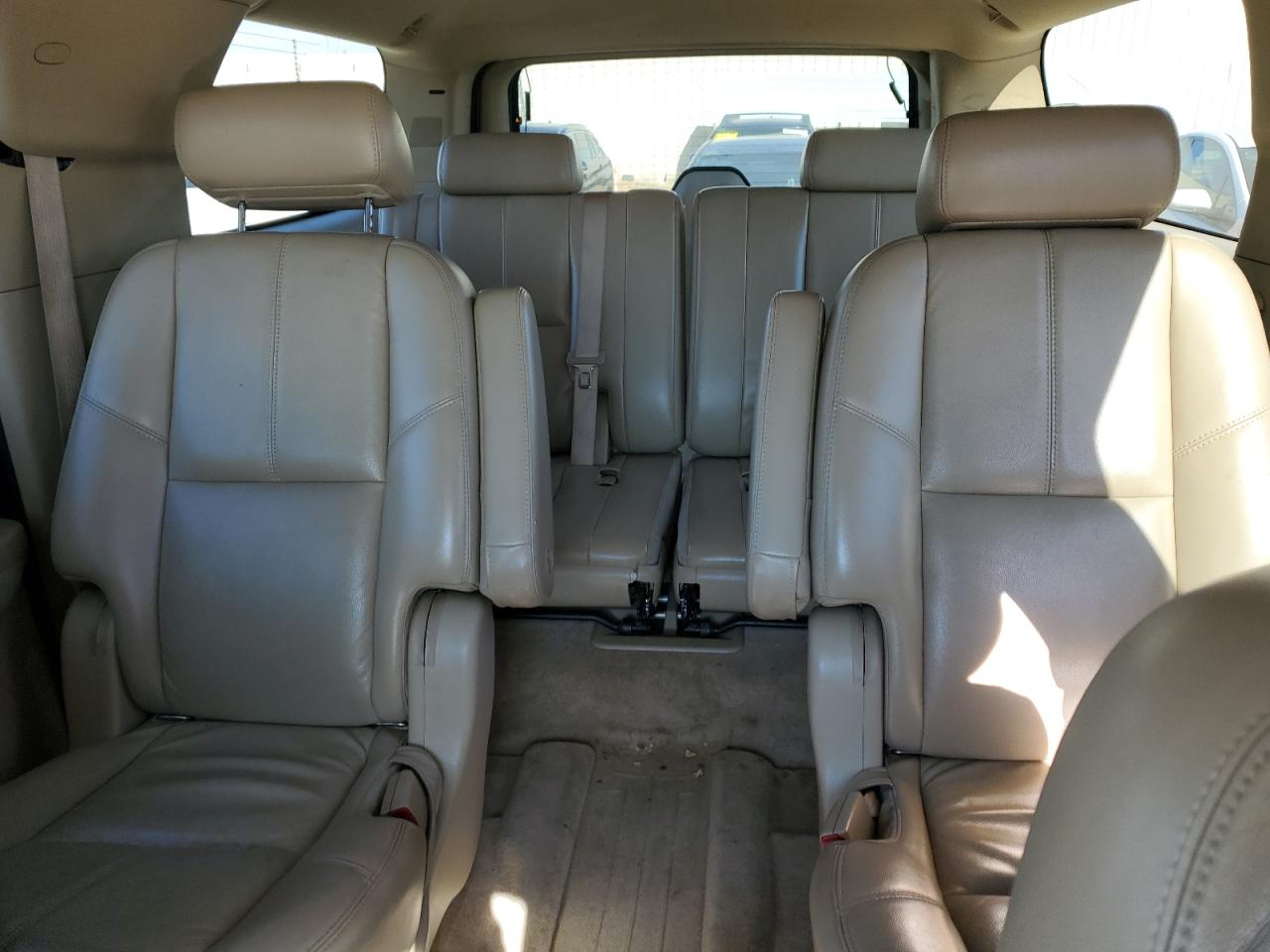 2007 Chevrolet Suburban - Image 10