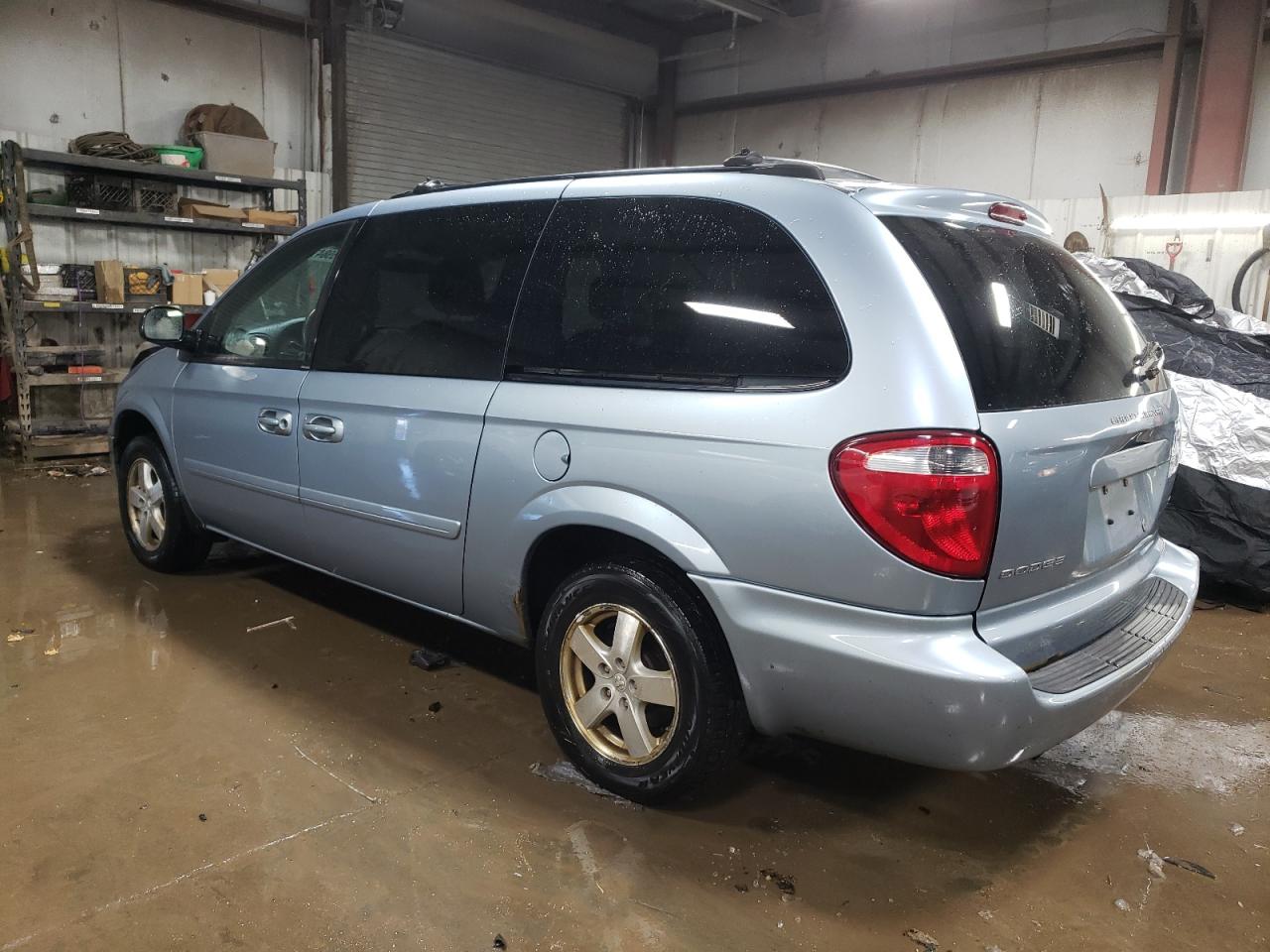 2005 Dodge Caravan - Image 2