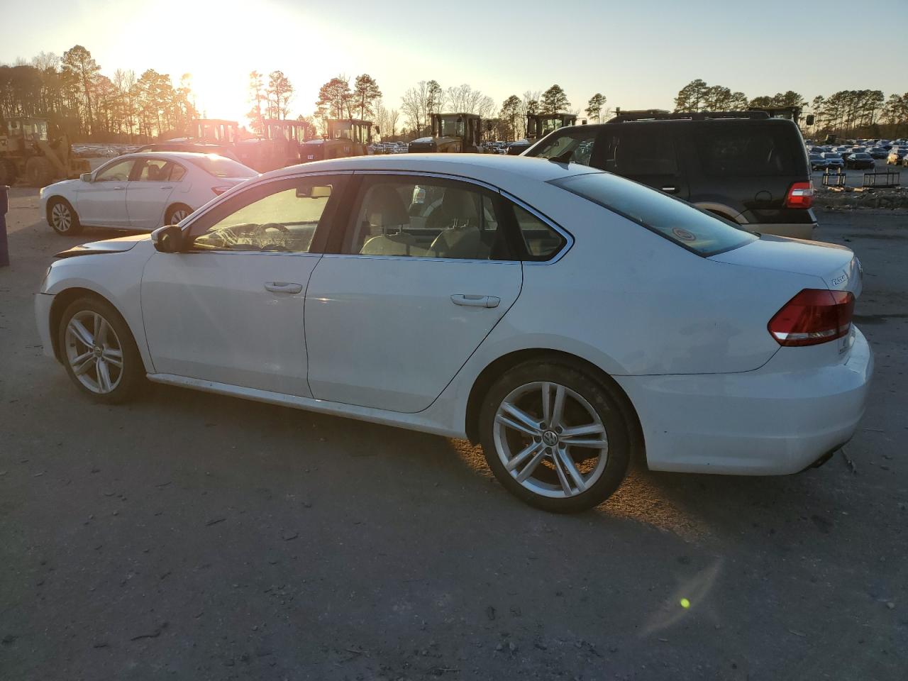 2014 Volkswagen Passat - Image 2