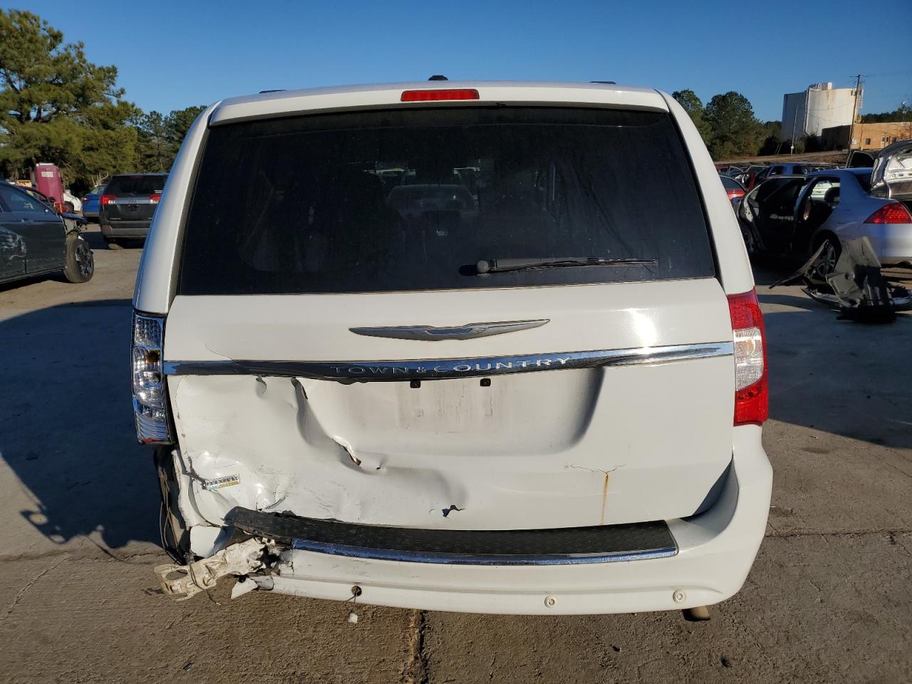 2014 Chrysler Town & Country - Image 6