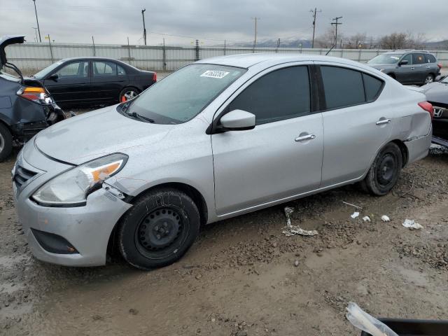 Sedans NISSAN VERSA 2016 Srebrny