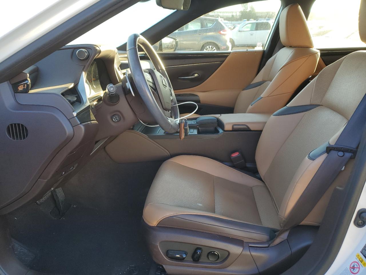 2019 Lexus ES - Image 7