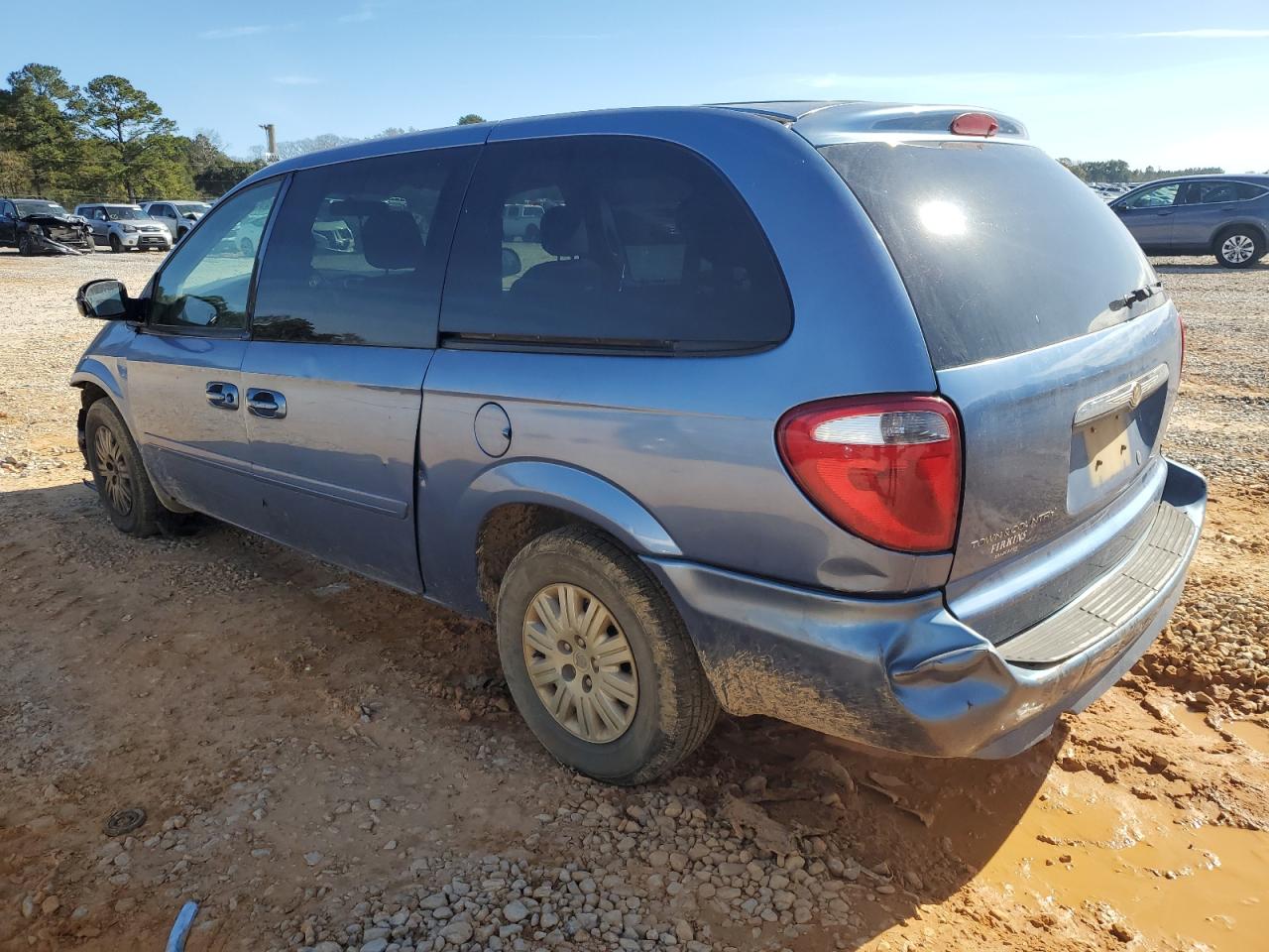 2007 Chrysler Town & Country - Image 2