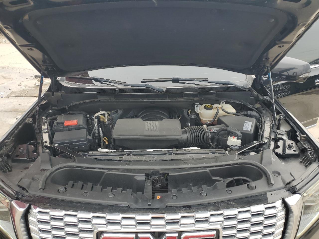 2021 GMC Yukon - Image 12