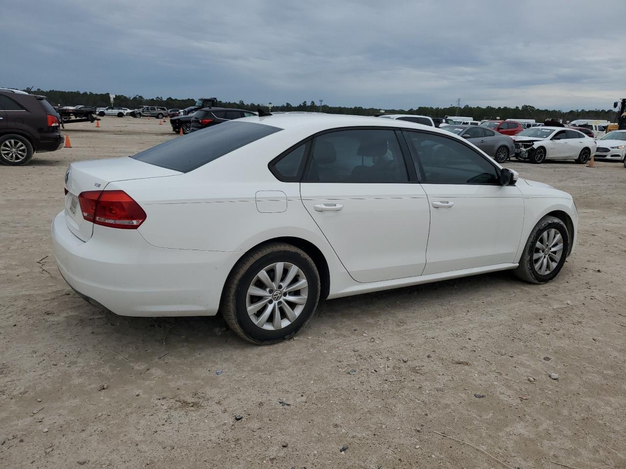 2014 Volkswagen Passat - Image 3