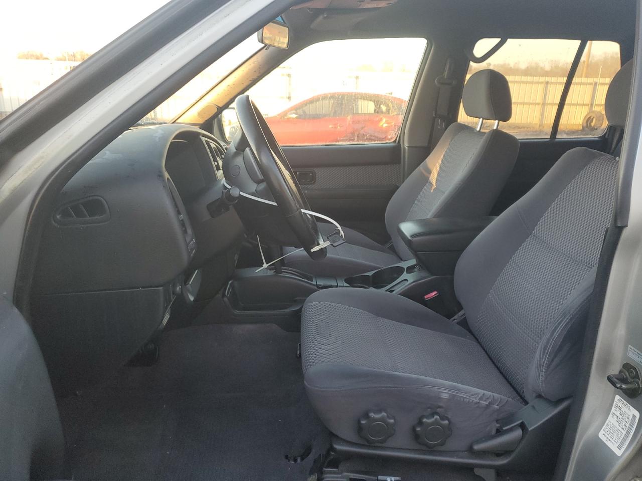2002 Nissan Pathfinder - Image 7