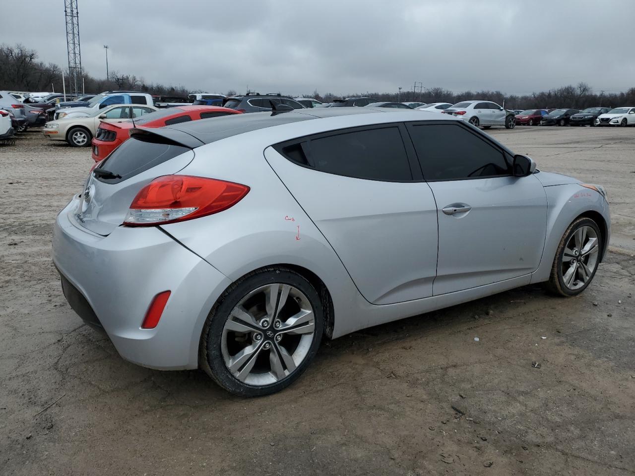 2017 Hyundai Veloster - Image 3