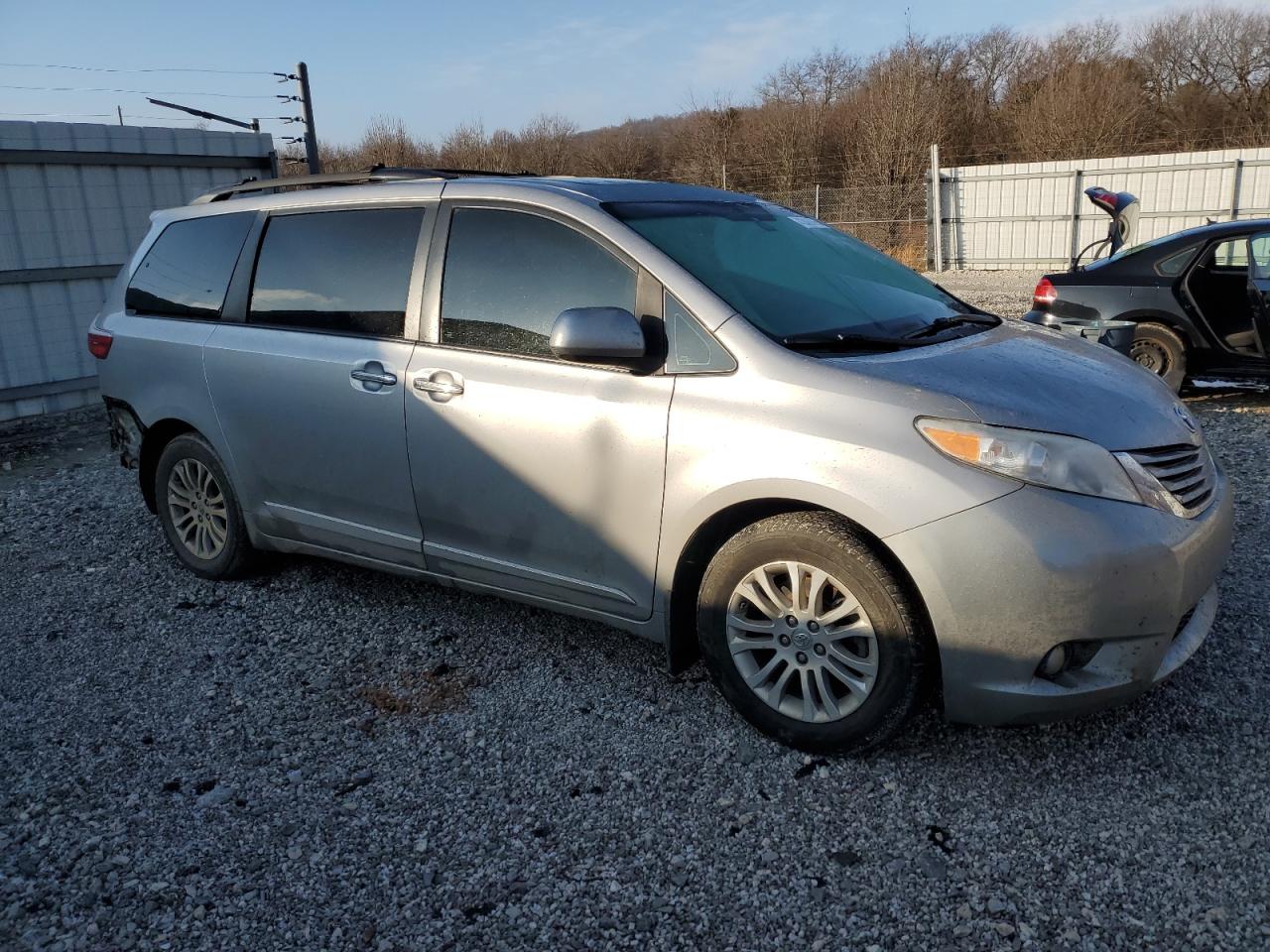 2017 Toyota Sienna - Image 4