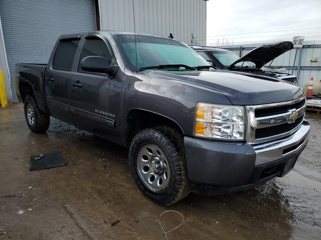 2010 Chevrolet Silverado - Image 4