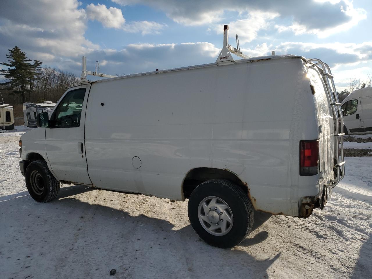 2008 Ford Econoline - Image 2
