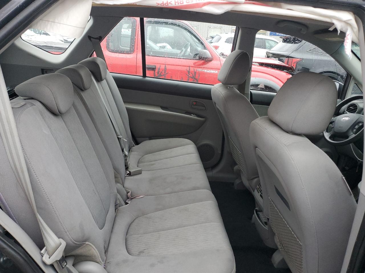 2008 Kia Rondo - Image 11