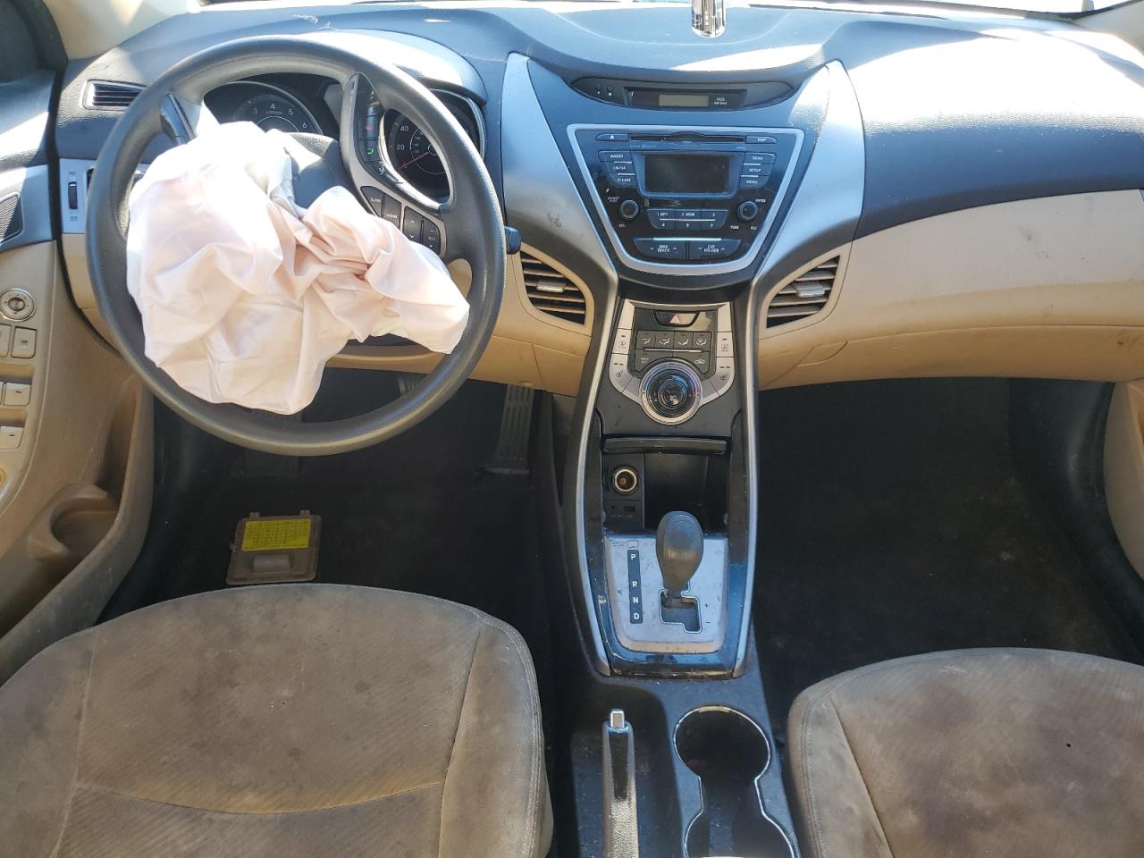 2013 Hyundai Elantra - Image 8