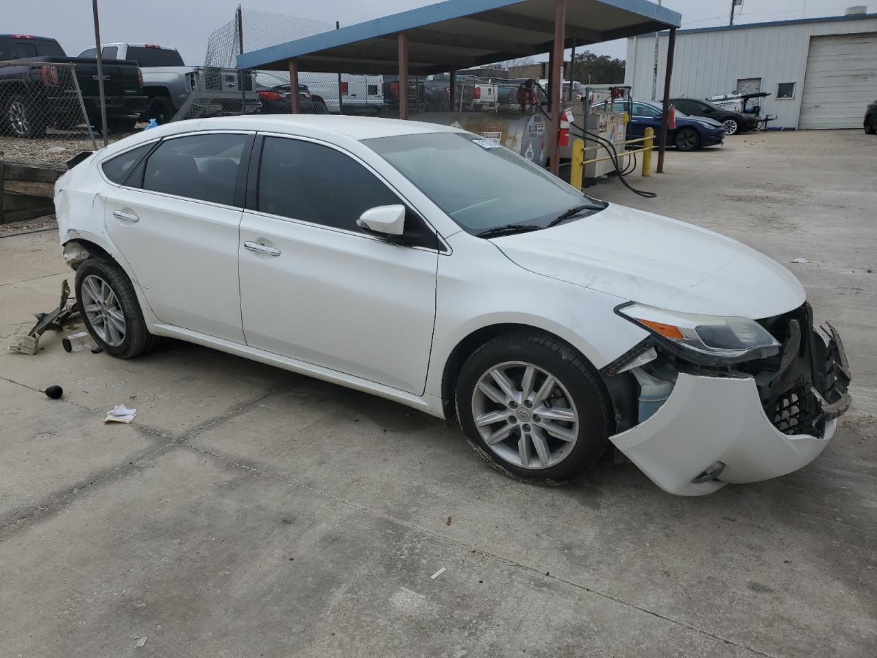 2014 Toyota Avalon - Image 4