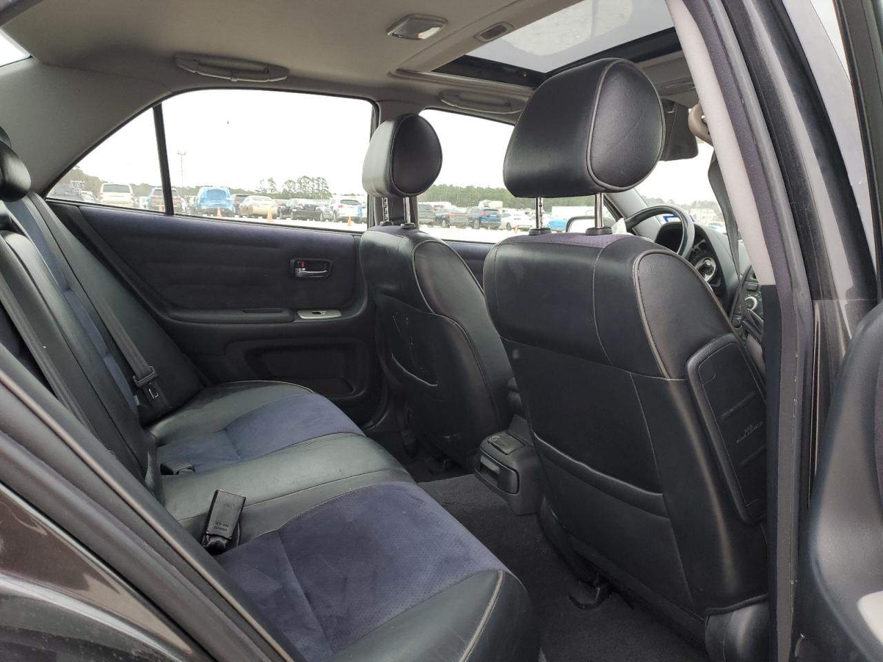 2004 Lexus IS - Image 10