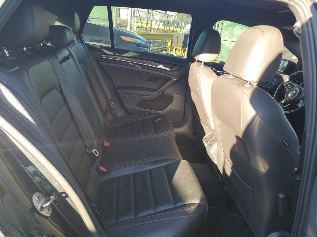 2015 Volkswagen GTI - Image 10