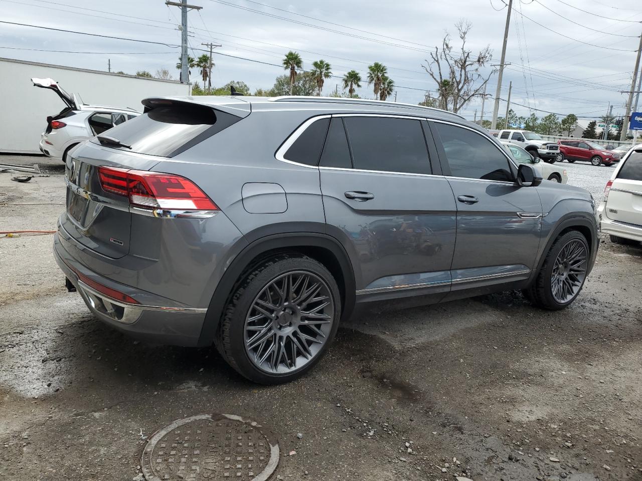 2020 Volkswagen Atlas - Image 3