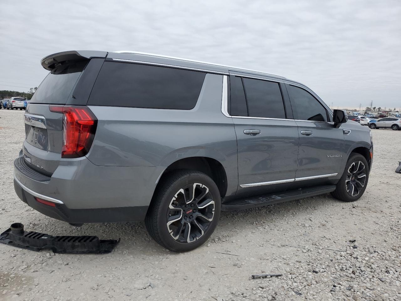 2022 GMC Yukon - Image 3