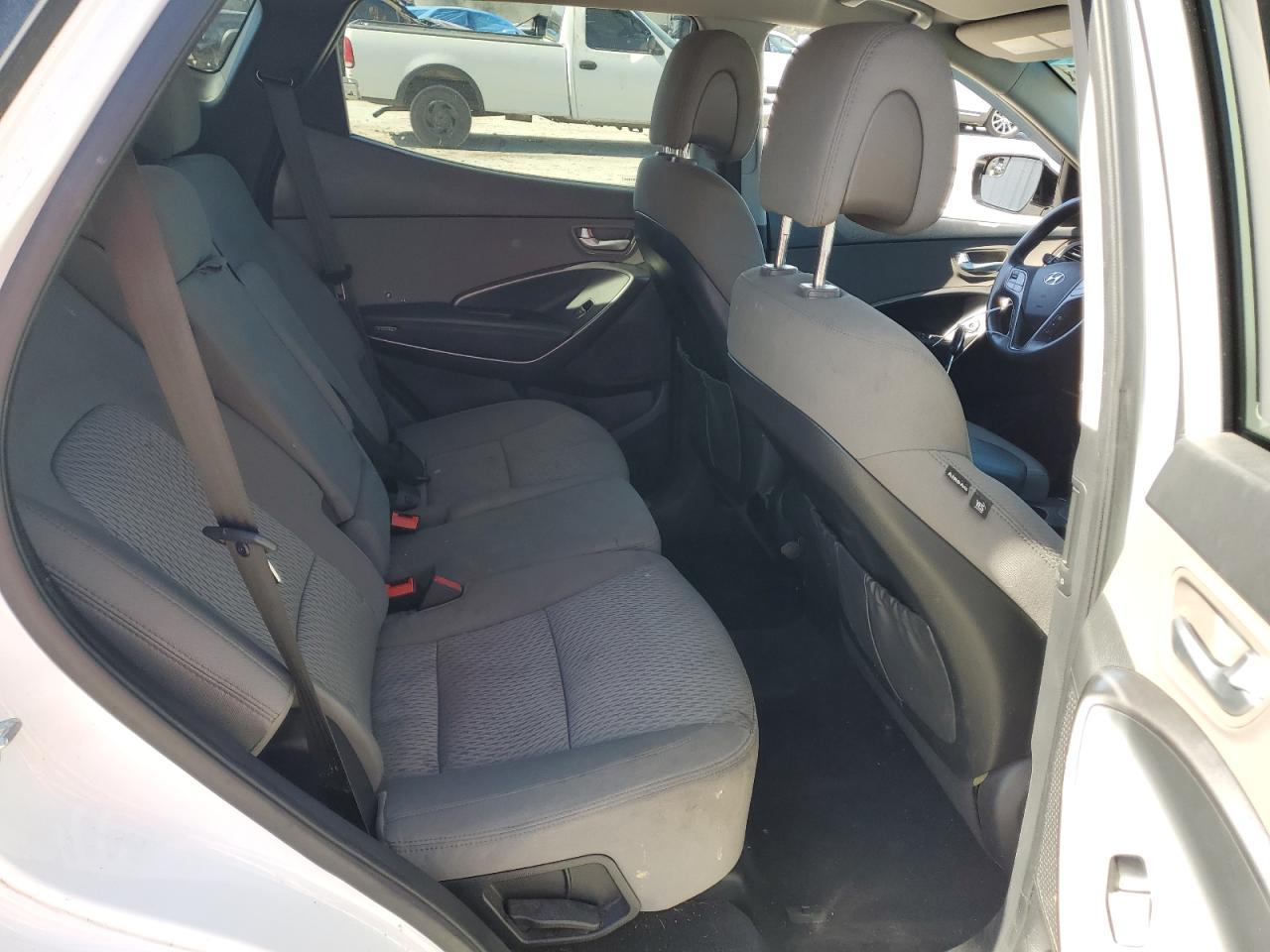 2017 Hyundai Santa Fe - Image 12