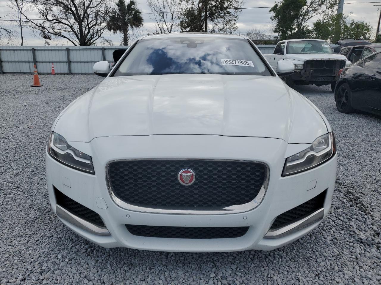 2018 Jaguar XF - Image 5