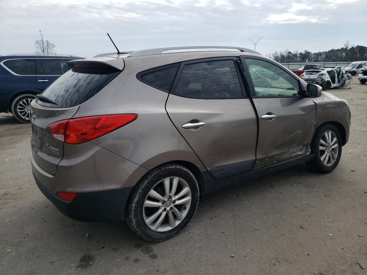 2012 Hyundai Tucson - Image 3