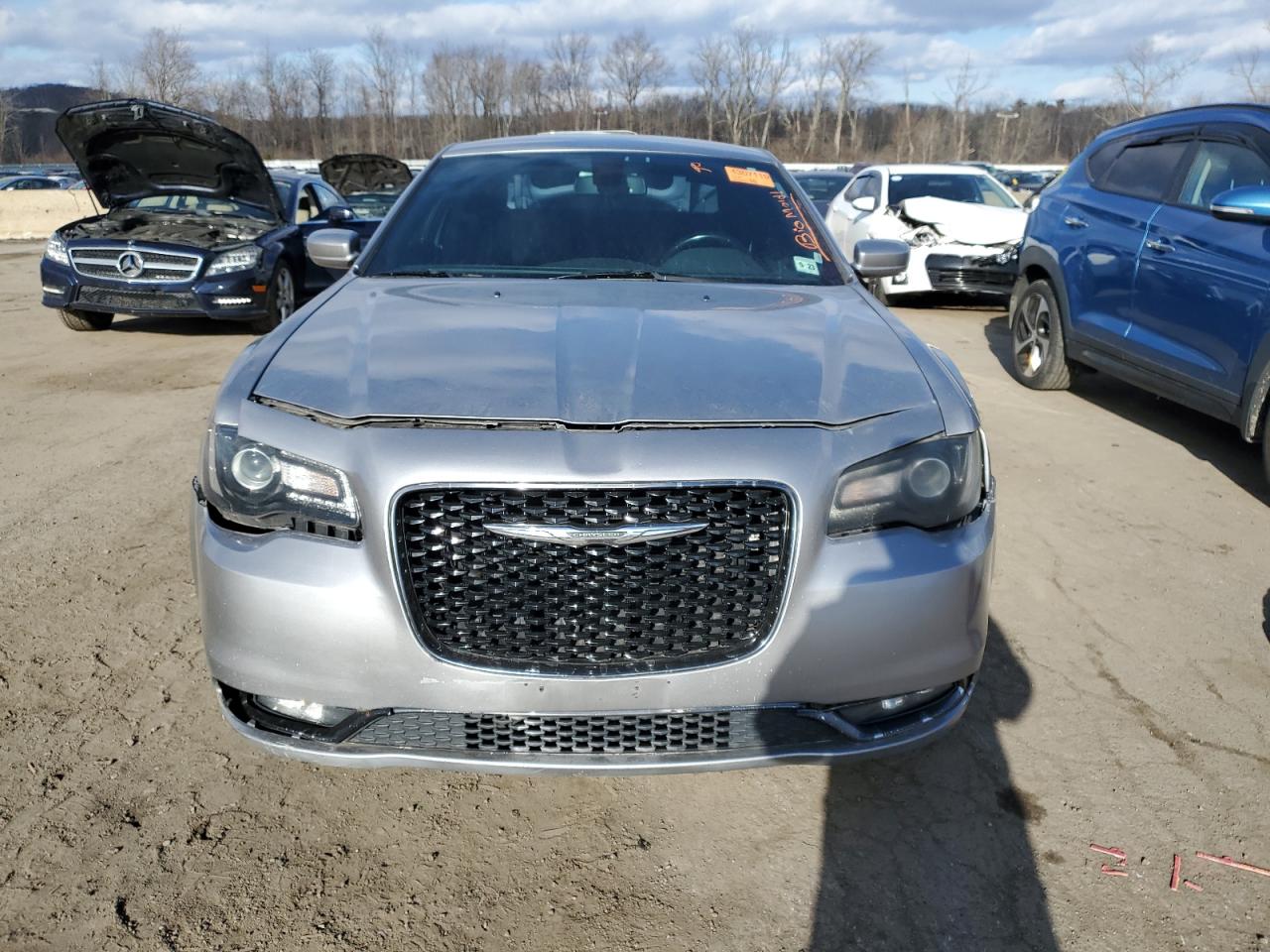 2018 Chrysler 300 - Image 5