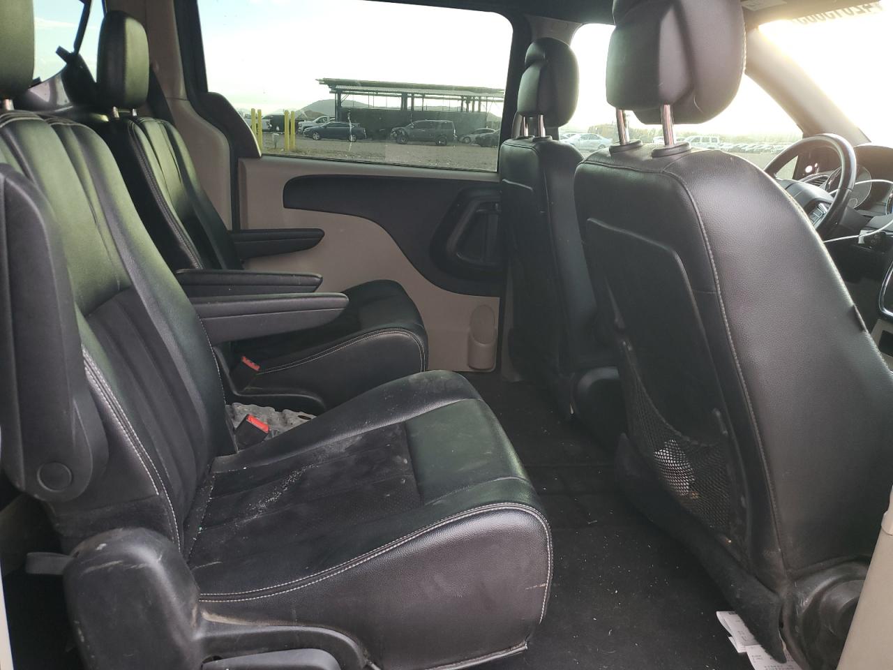 2017 Dodge Caravan - Image 10