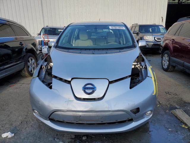  NISSAN LEAF 2015 Сріблястий