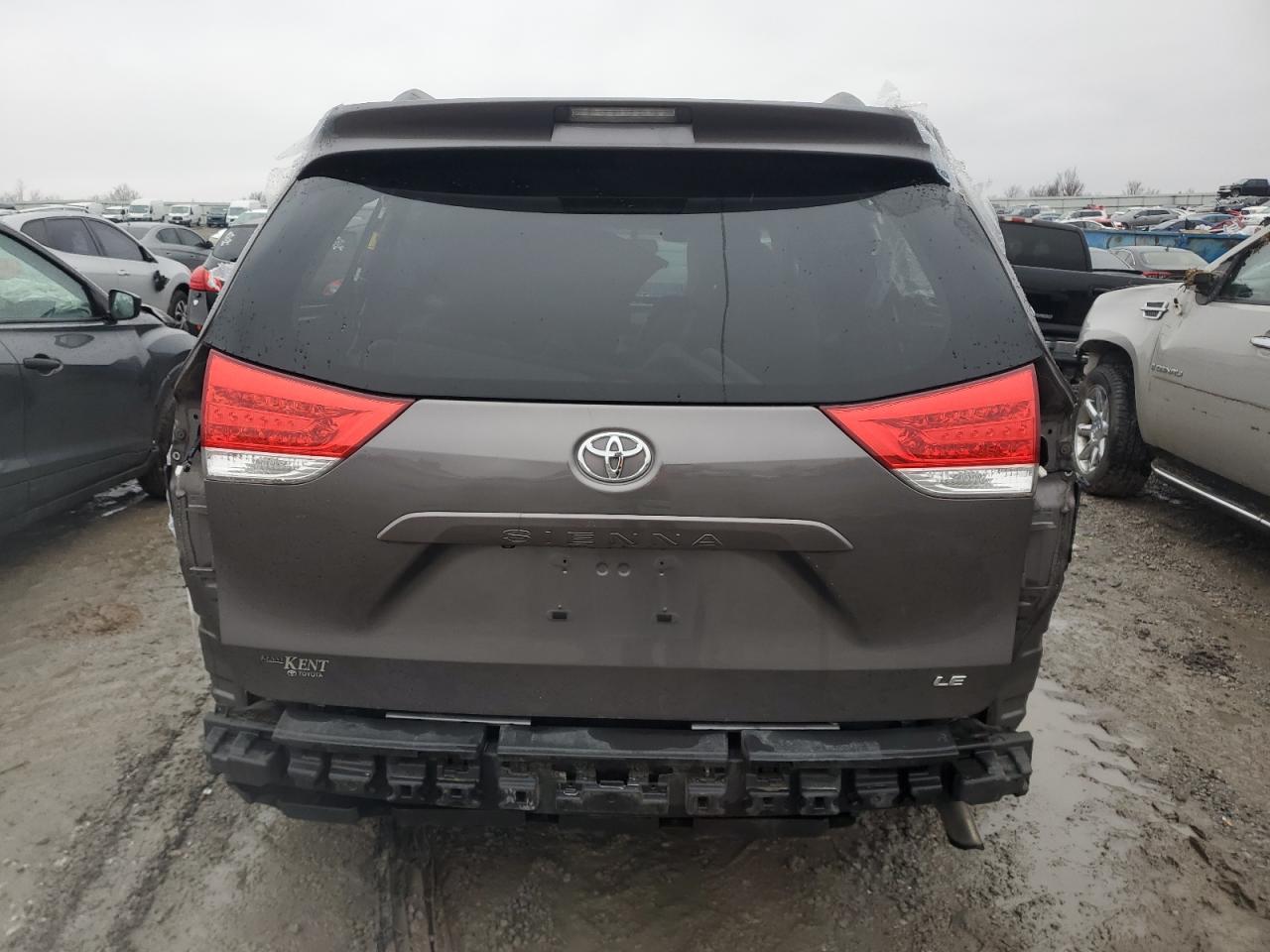 2014 Toyota Sienna - Image 6