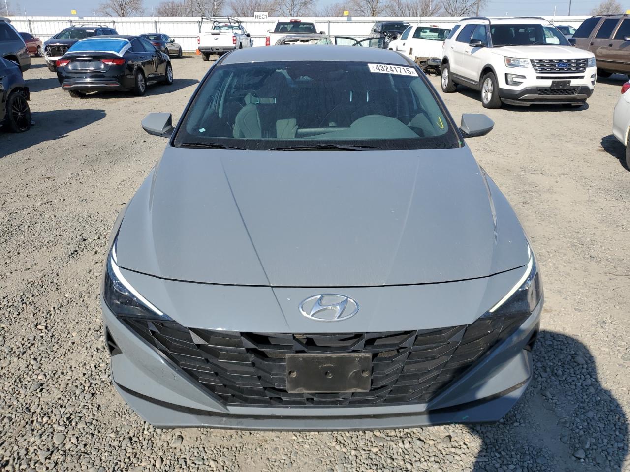 2023 Hyundai Elantra - Image 5