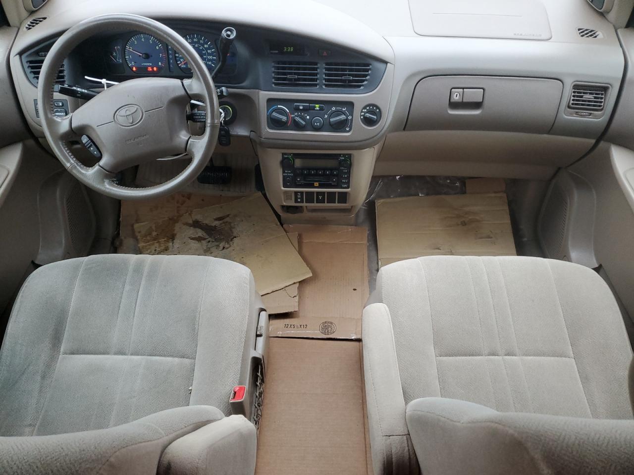 2002 Toyota Sienna - Image 8